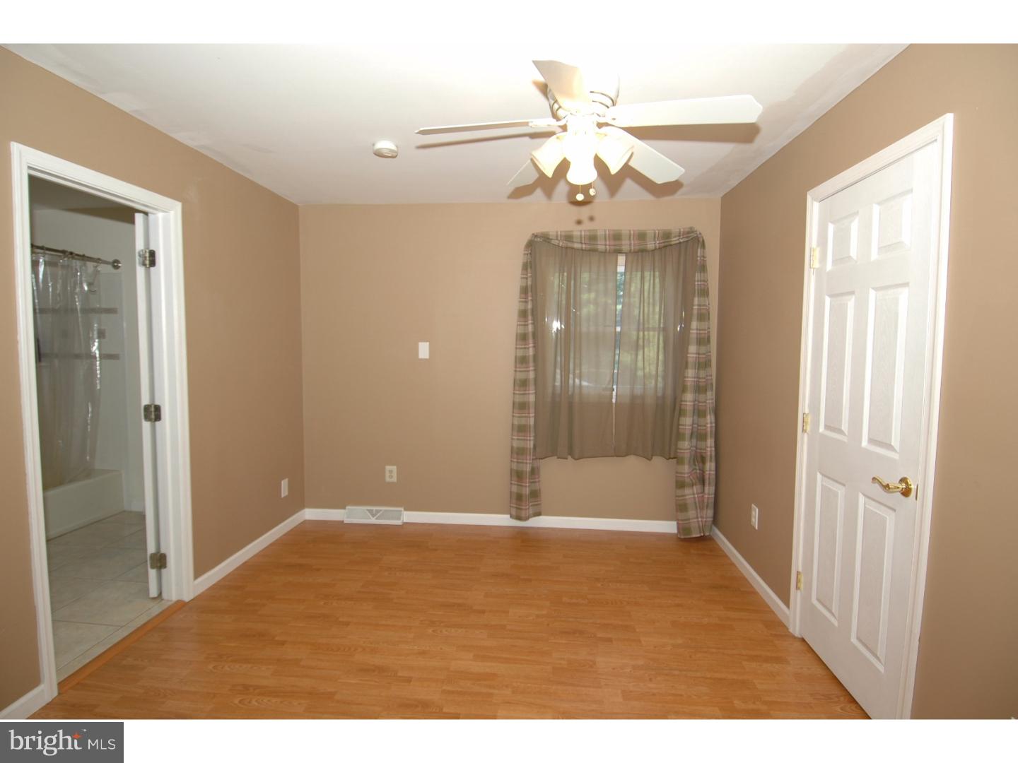 905 North Island Road Columbus, NJ 08022 - Photo 12 of 24 Bedroom - Main