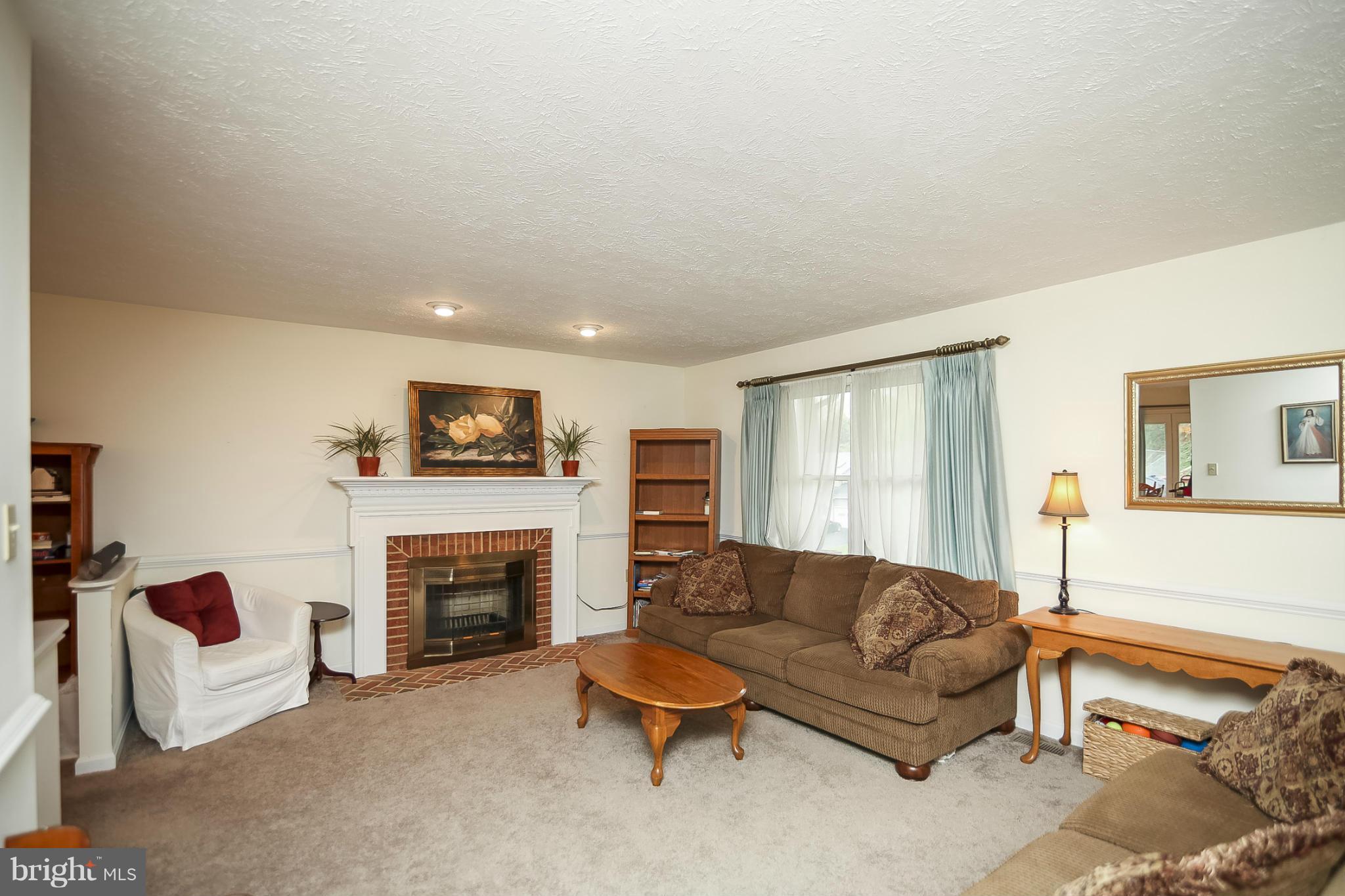 307 Henrico Road Front Royal, VA 22630 - Photo 8 of 30 Living Room