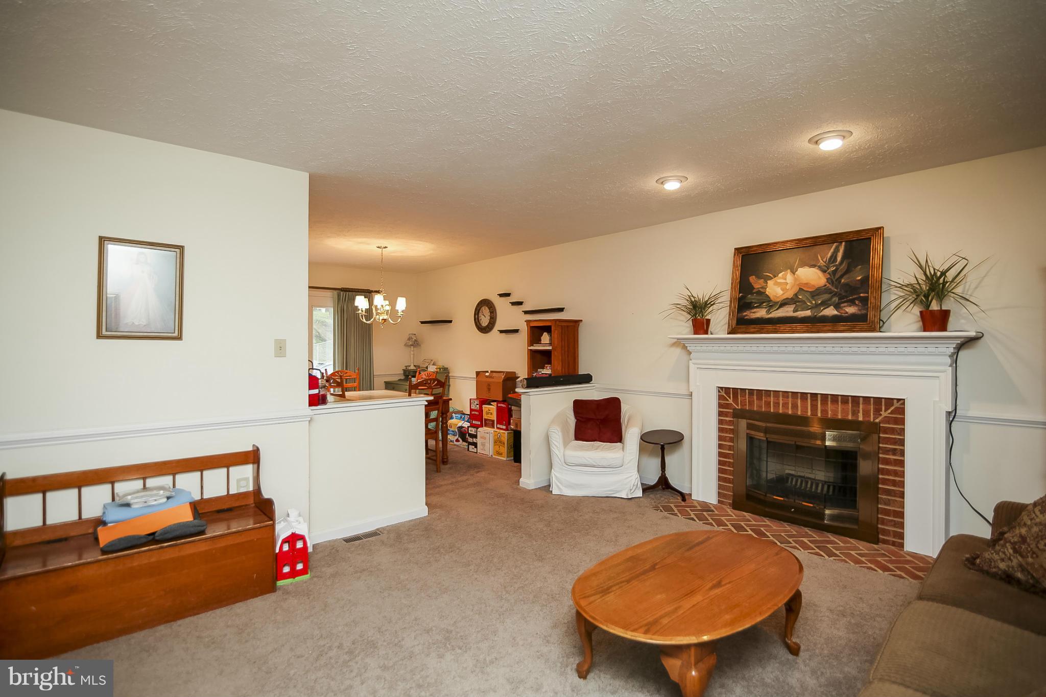 307 Henrico Road Front Royal, VA 22630 - Photo 9 of 30 Living Room