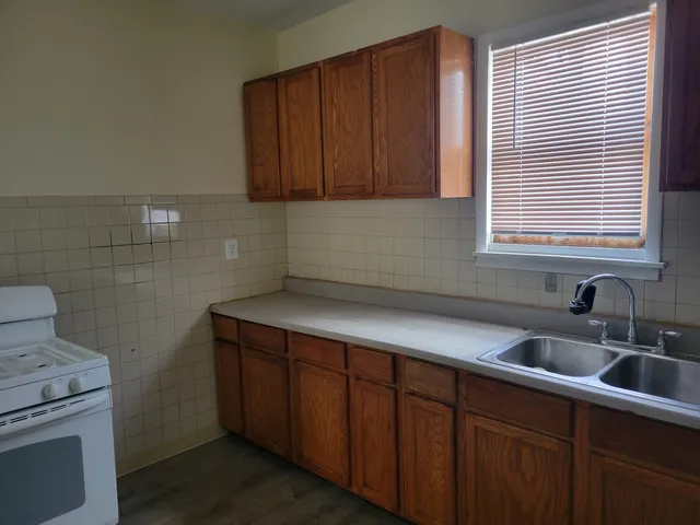 $94,900 | 215 West 105th Place, Chicago, IL 60628