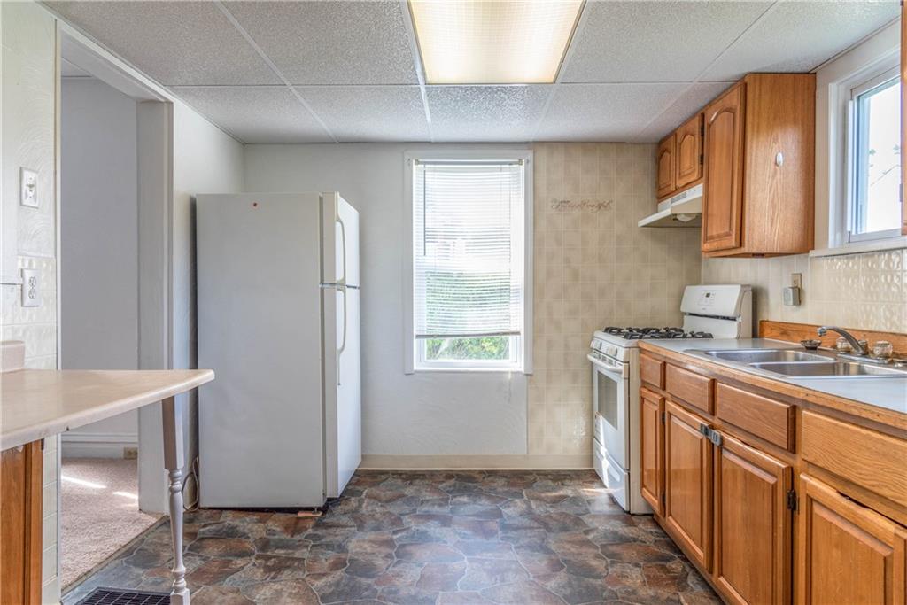 111 Cleveland Street Butler, PA 16001 - Photo 6 of 16 Gallery Image 6