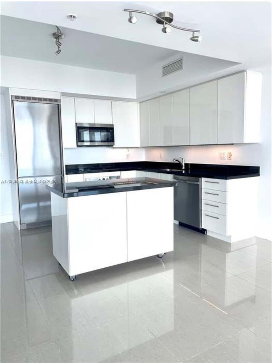 92 Southwest 3rd Street, Unit 4111 Miami, FL 33130 - Photo 5 of 50