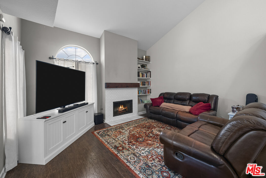 719 East Pleasant Valley Road Port Hueneme, CA 93041 - Photo 3 of 42