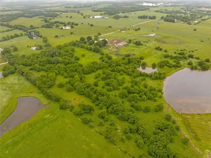 $725,000 | 33253 Cedar Niles Road, Poala, KS 66071