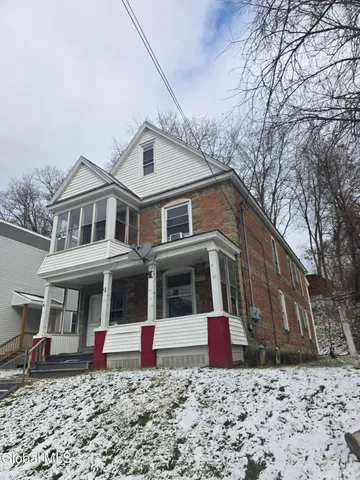 $204,900 | 26 Van Derveer Street, Amsterdam, NY 12010