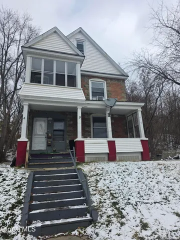 $204,900 | 26 Van Derveer Street, Amsterdam, NY 12010