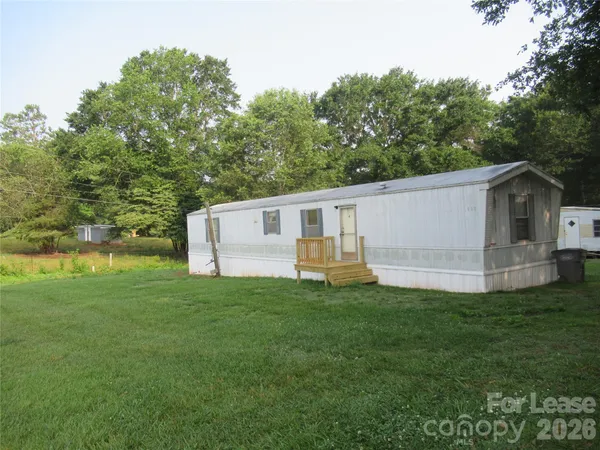 $950 | 2400 Skyview Lane, Lincolnton, NC 28092