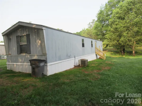 $950 | 2400 Skyview Lane, Lincolnton, NC 28092