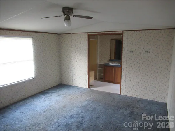 $950 | 2400 Skyview Lane, Lincolnton, NC 28092