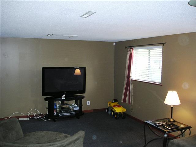 2608 Denmark Road Columbus, OH 43232 - Photo 14 of 17 Gallery Image 14