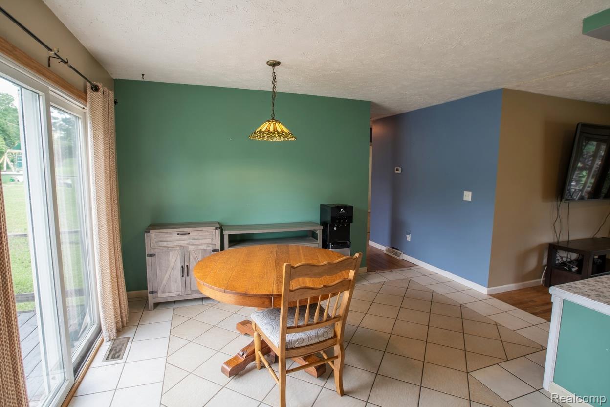 8040 Smith Road Gaines, MI 48436 - Photo 27 of 30 Dining area