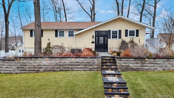 $875,000 | 5 Indian Drive, West Nyack, NY 10994