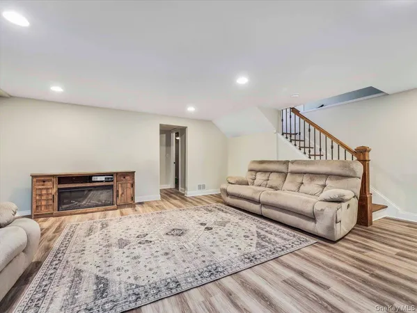 $865,000 | 5 Indian Drive, West Nyack, NY 10994