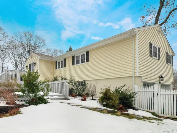 $865,000 | 5 Indian Drive, West Nyack, NY 10994