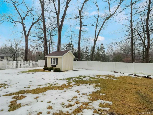 $865,000 | 5 Indian Drive, West Nyack, NY 10994