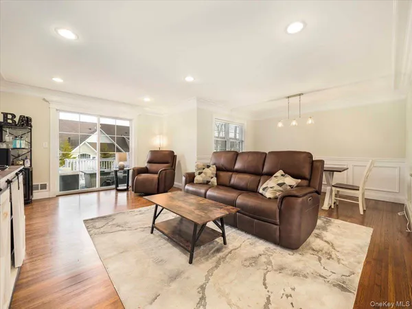 $865,000 | 5 Indian Drive, West Nyack, NY 10994