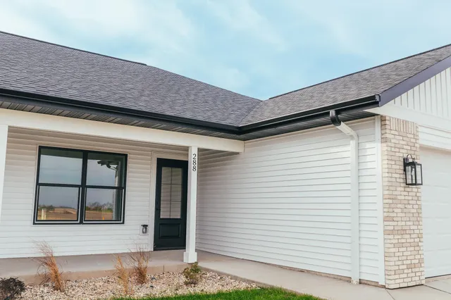 $339,900 | 226 Santa Maria Drive, Unit B, Arlington, WI 53911