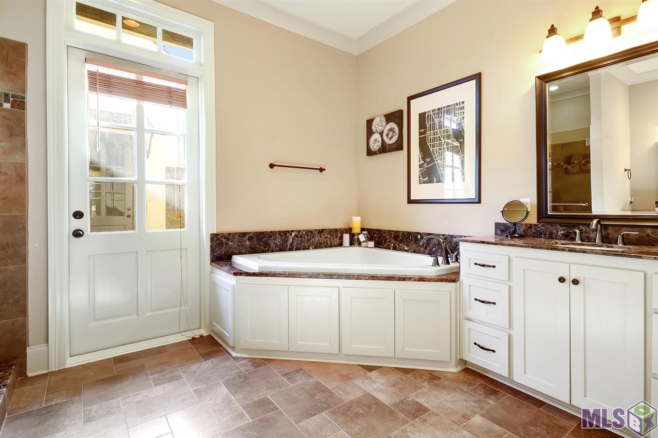 3454 Rue D Orleans Baton Rouge, LA 70810 - Photo 8 of 14 Master Bath