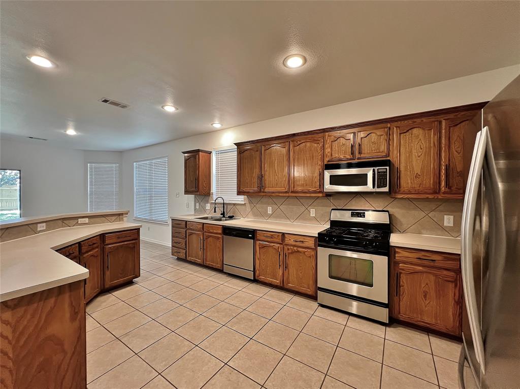 8000 Ranchvale Lane Arlington, TX 76002 - Photo 9 of 18