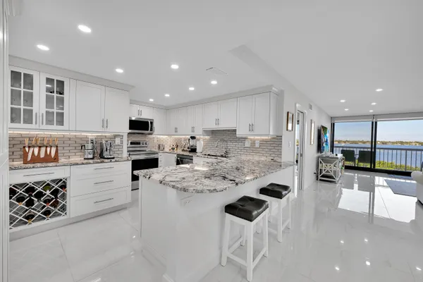 $1,295,000 | 3300 South Ocean Boulevard, Unit 306N, Palm Beach, FL 33480