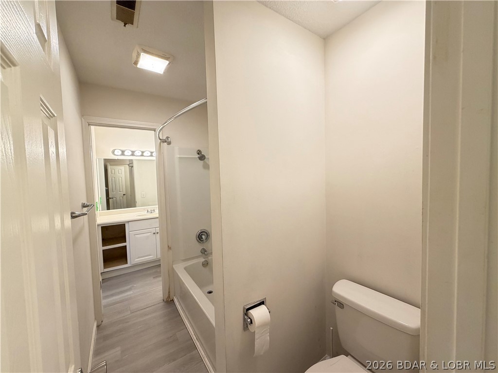 964 Murphy Road Osage Beach, MO 65065 - Photo 22 of 28 Bathroom