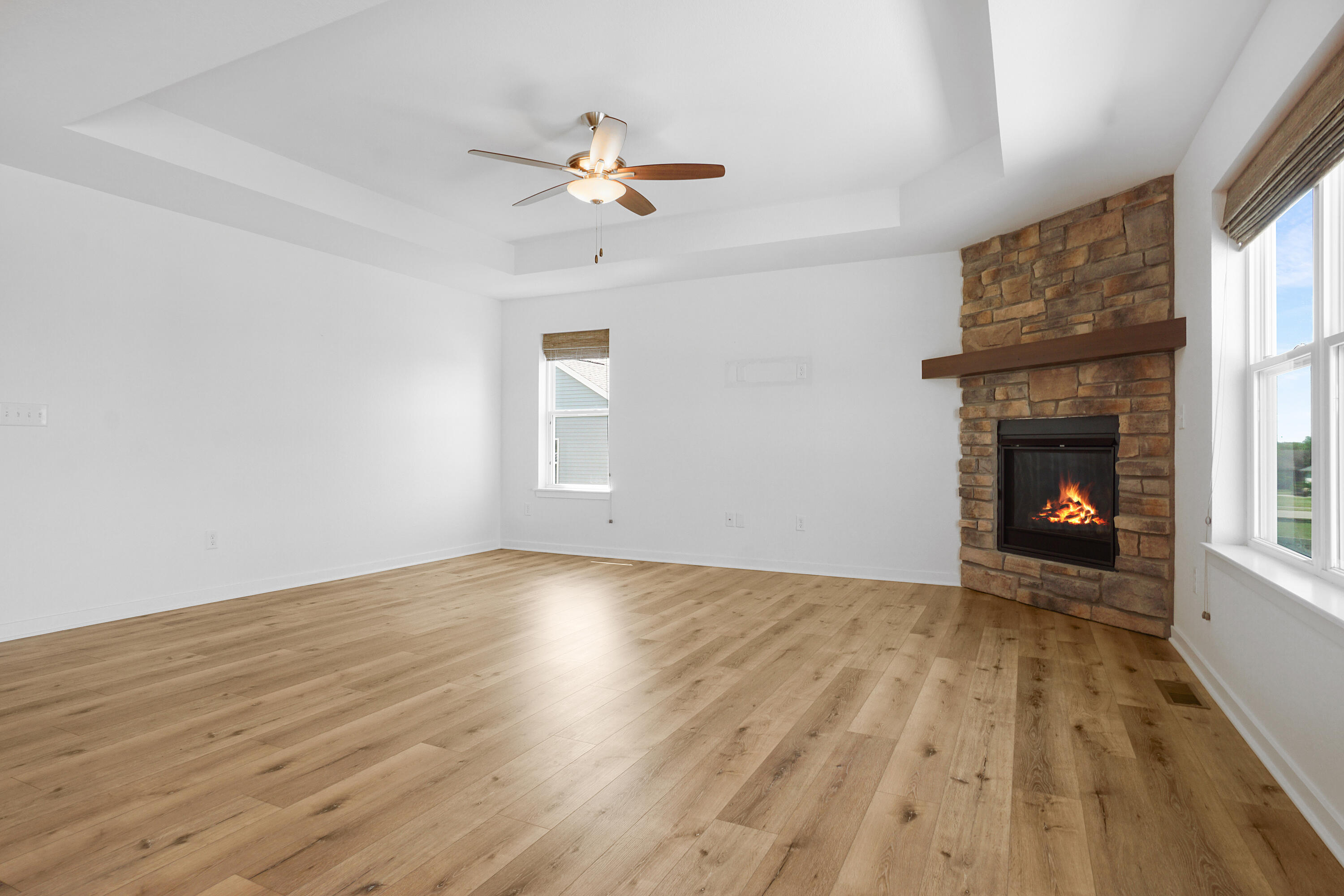 625 Mary Way Slinger, WI 53086 - Photo 11 of 34 Great Room