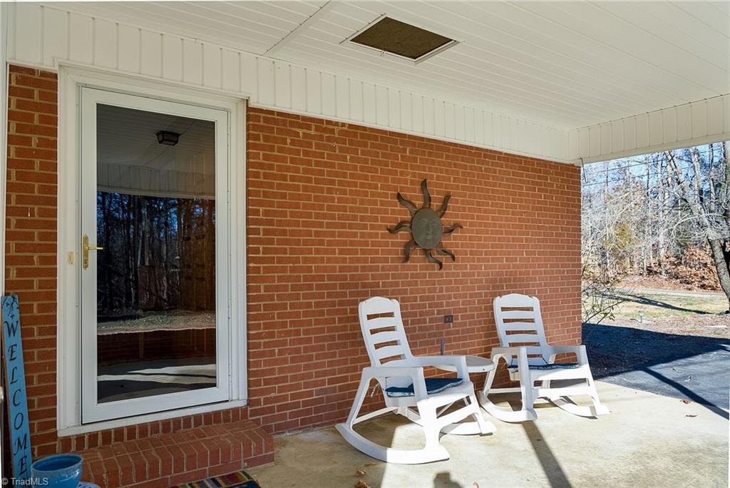 498 Virginia Road Lexington, NC 27295 - Photo 4 of 21 Gallery Image 4