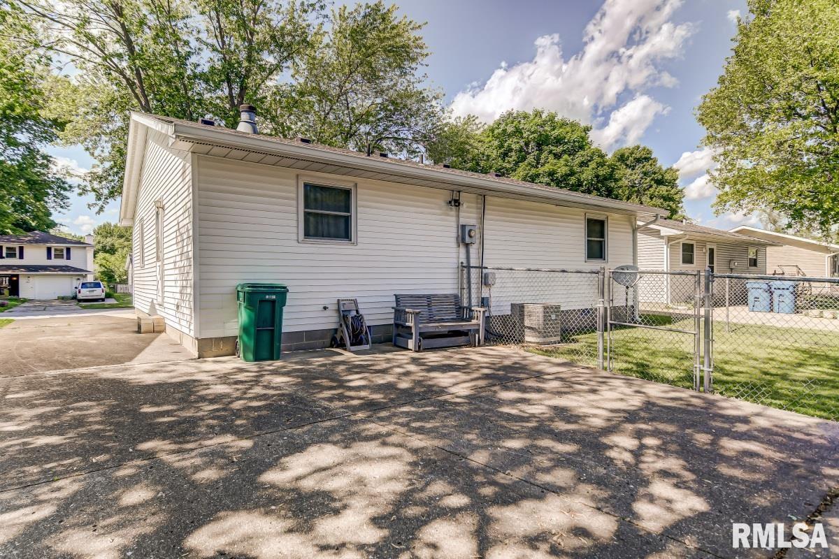 2820 East Black Avenue Springfield, IL 62702 - Photo 21 of 24