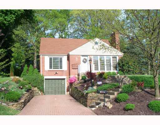 230 Rockingham Road Pittsburgh, PA 15238 - Photo 2 of 8 Gallery Image 2