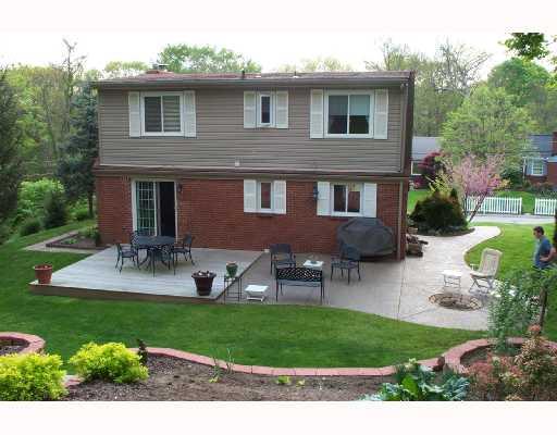 230 Rockingham Road Pittsburgh, PA 15238 - Photo 3 of 8 Gallery Image 3