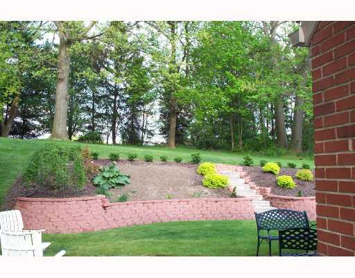 230 Rockingham Road Pittsburgh, PA 15238 - Photo 4 of 8 Gallery Image 4