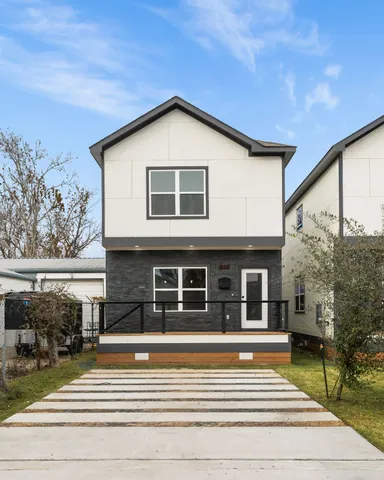 $2,000 | 911 Panama Street, Houston, TX 77009