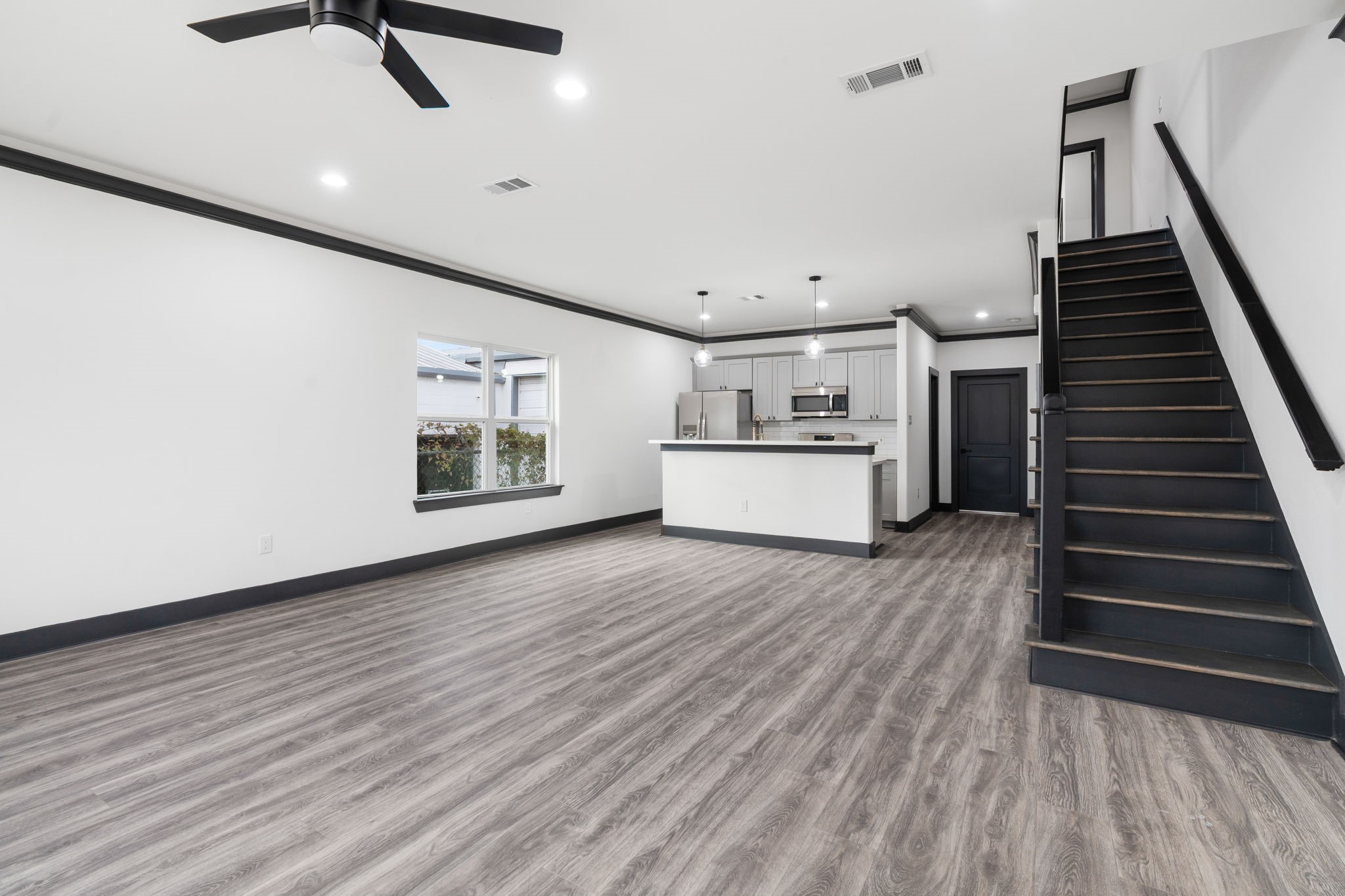 911 Panama Street Houston, TX 77009 - Photo 2 of 22