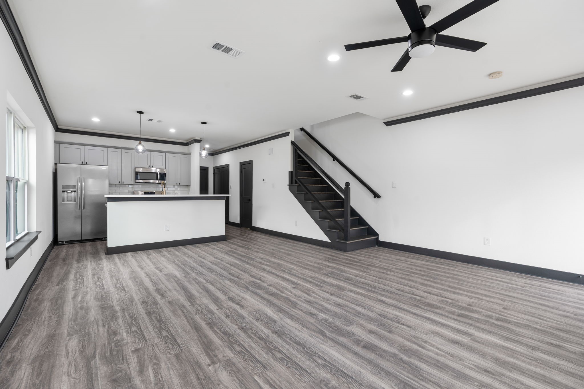 911 Panama Street Houston, TX 77009 - Photo 3 of 22