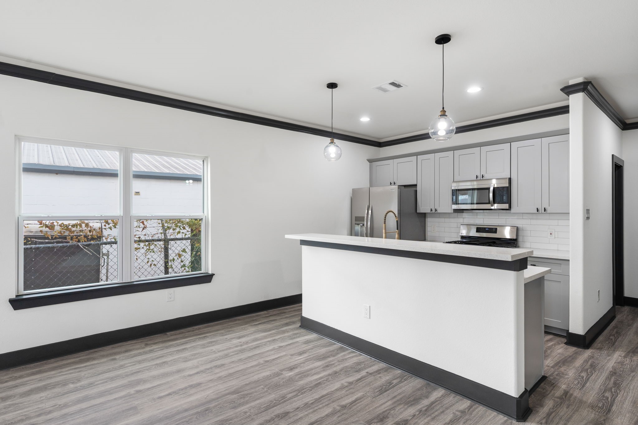 911 Panama Street Houston, TX 77009 - Photo 6 of 22