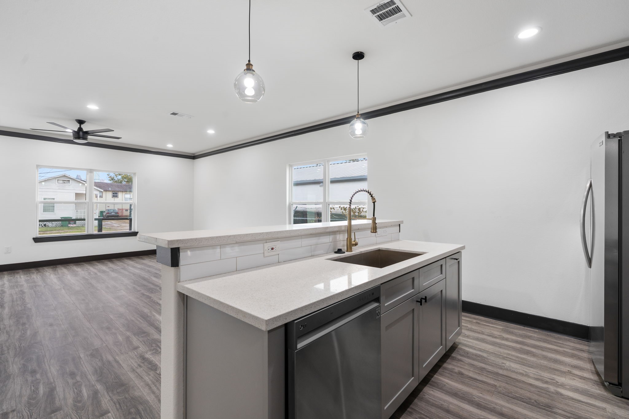 911 Panama Street Houston, TX 77009 - Photo 7 of 22