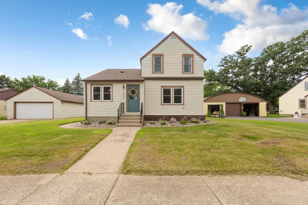 $215,000 | 260 North Cordova Avenue, Le Center, MN 56057