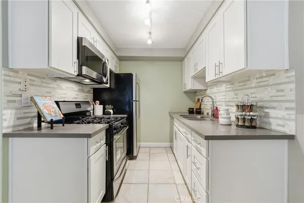 $629,000 | 2311 4th Street, Unit 106, Santa Monica, CA 90405