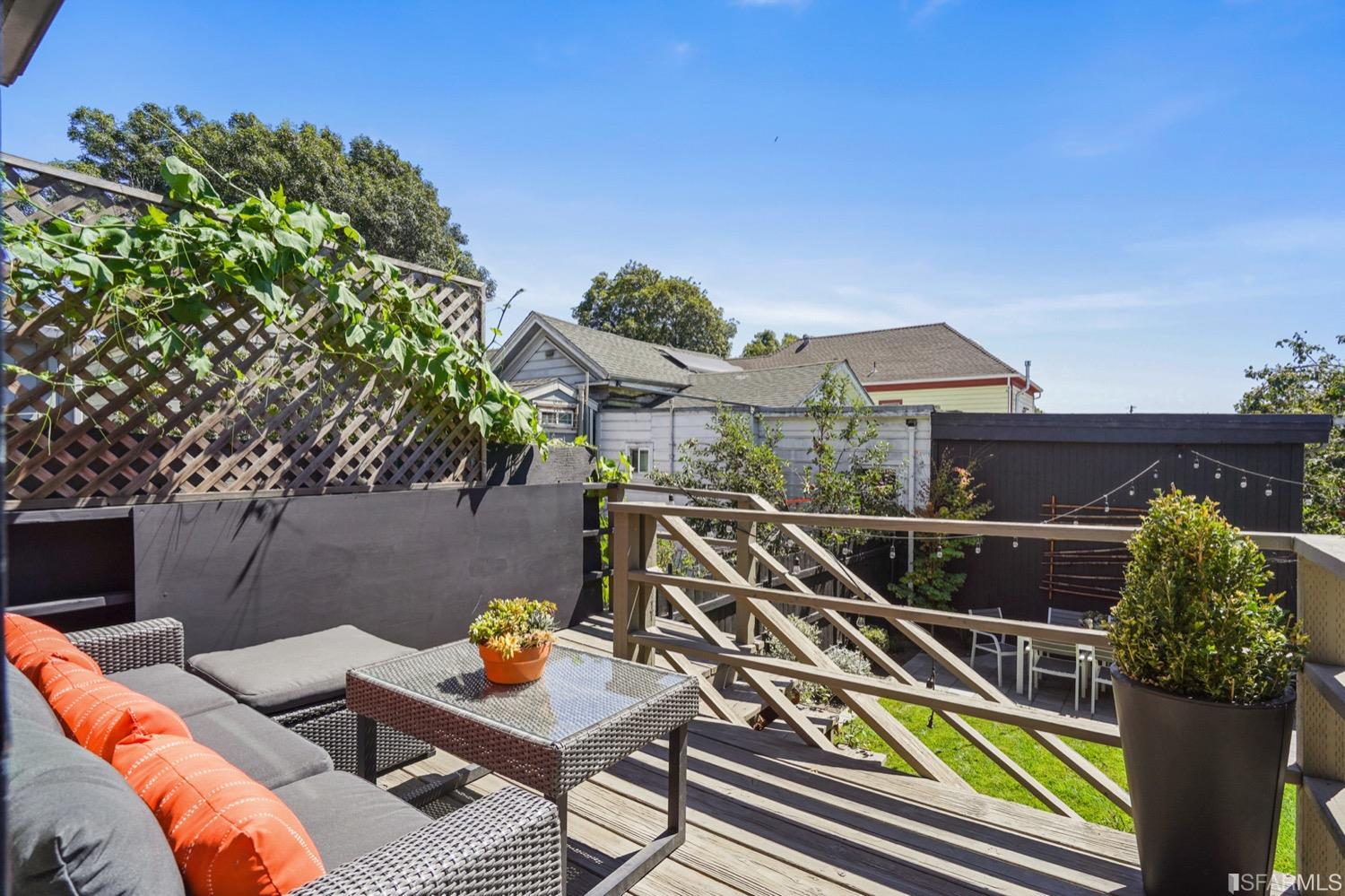 1015 26th Street Oakland, CA 94607 - Photo 24 of 33 a view of a balcony with chairs