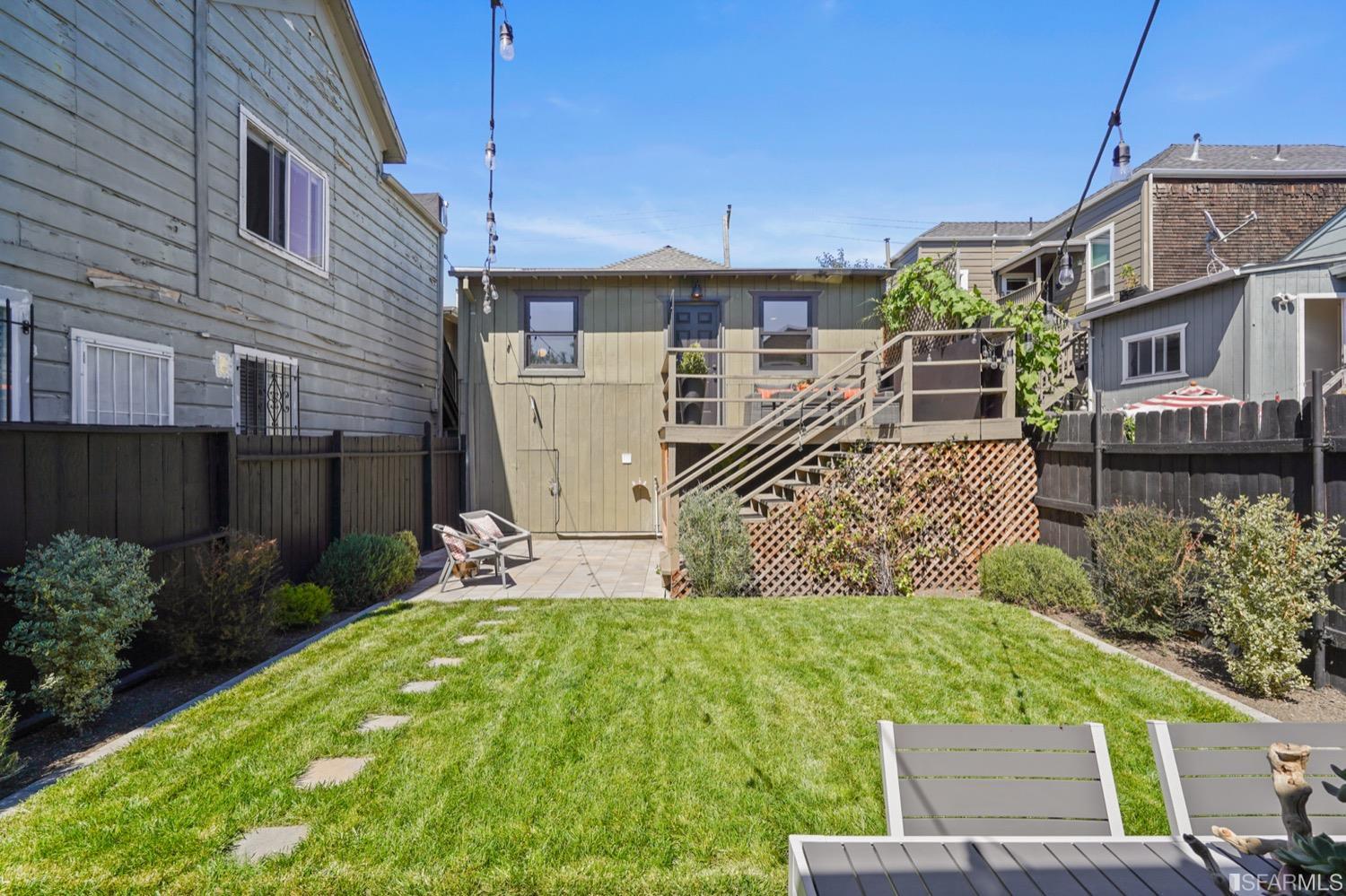 1015 26th Street Oakland, CA 94607 - Photo 29 of 33 a front view of a house with garden