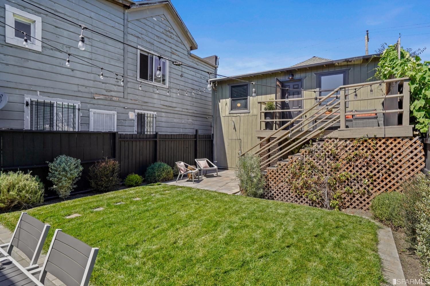 1015 26th Street Oakland, CA 94607 - Photo 30 of 33 a front view of a house with garden