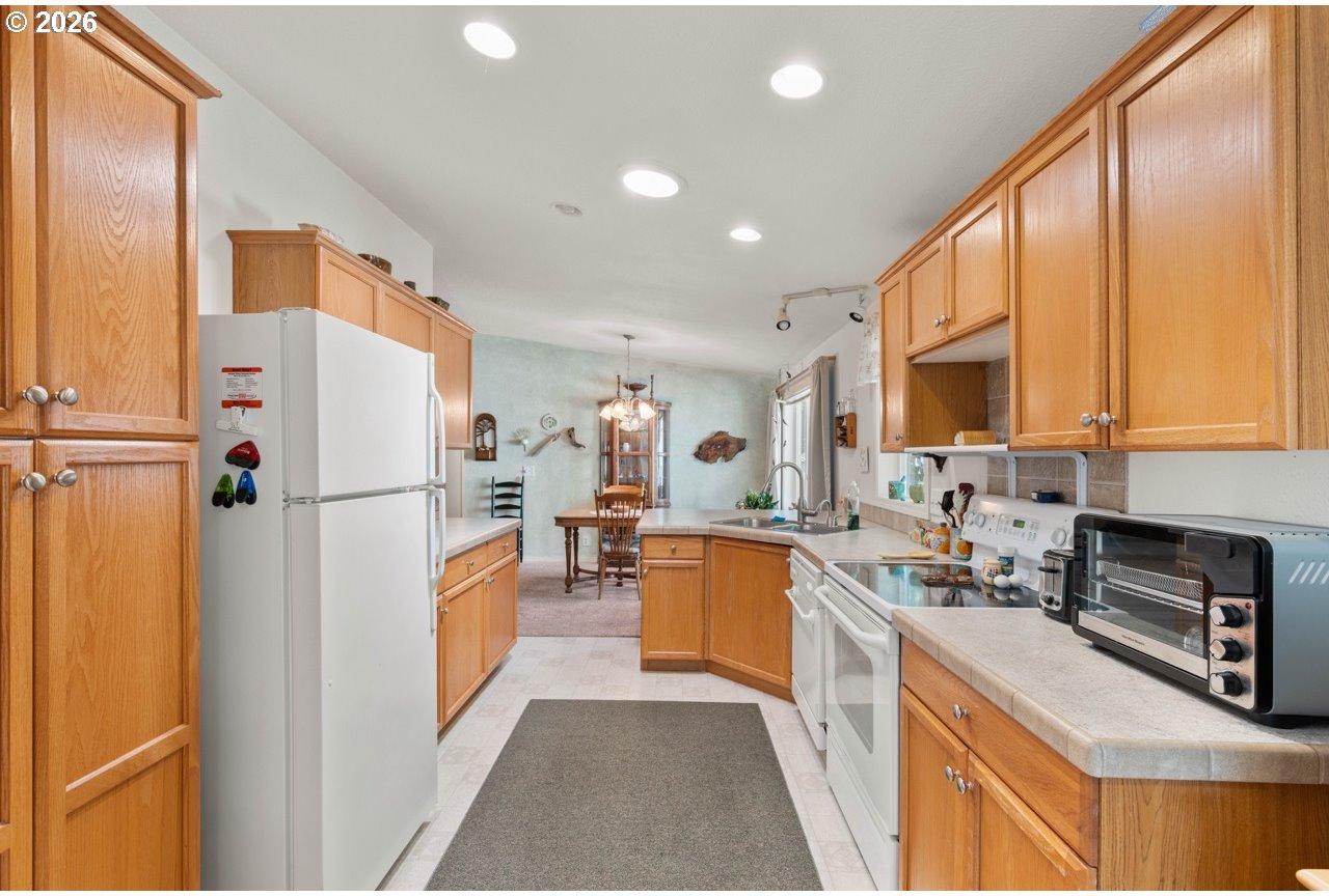 10 East South Stage Road, Unit 421 Medford, OR 97501 - Photo 14 of 30 Gallery Image 14