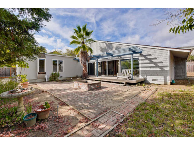 a view of a house with entertaining space