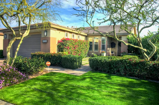 a view of a yard in front of house