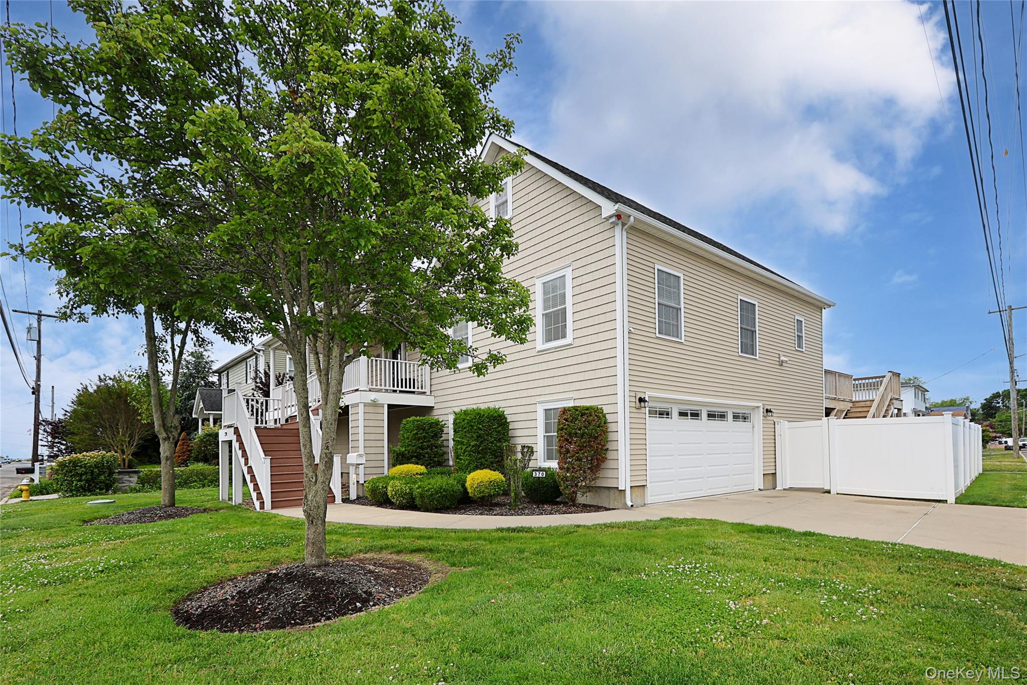 370 Rider Avenue Patchogue, NY 11772 - Photo 2 of 40