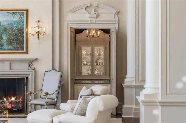 a kitchen that has a lot of cabinets in it