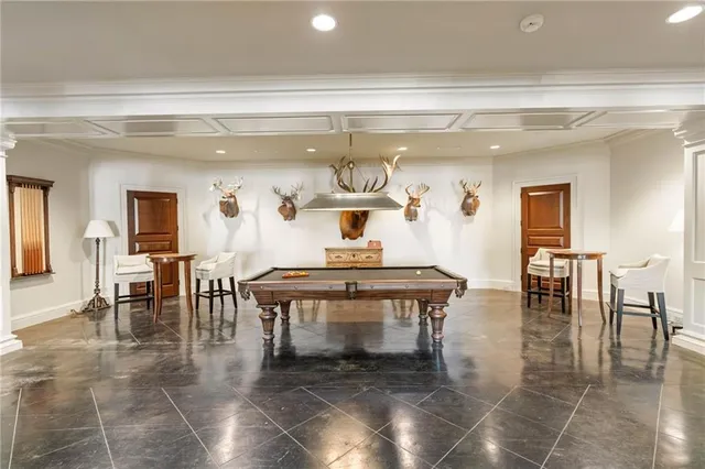 a view of a dinning table and chairs in the patio