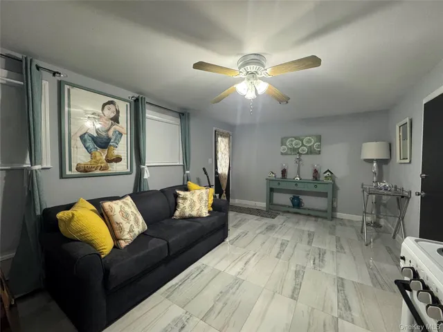 $2,000 | 6 A James Street, Huntington Station, NY 11746