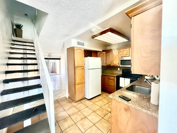 $2,100 | 15385 South Dixie Highway, Unit 12, Palmetto Bay, FL 33157