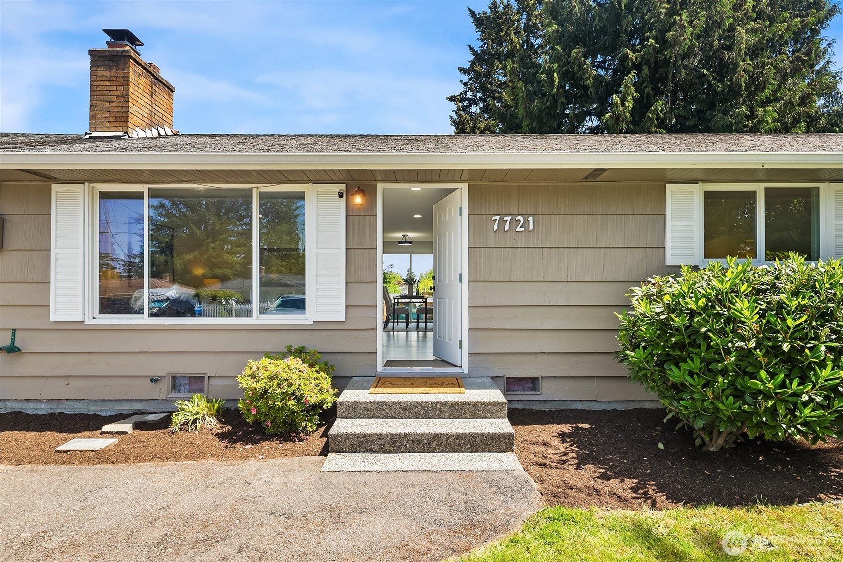 7721 Tyee Road Everett, WA 98203 - Photo 4 of 34